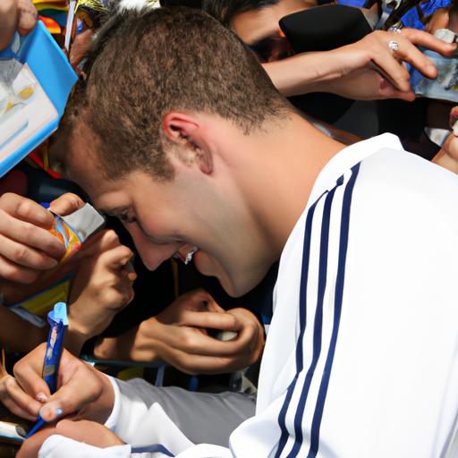 Cầu thủ Real Madrid ký tặng người hâm mộ